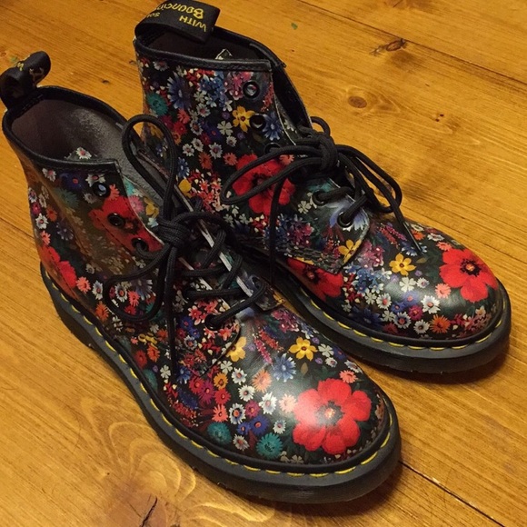 Dr. Martens Shoes - Dr. Martens floral design